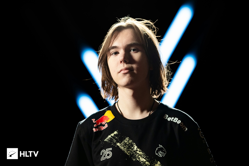 赛场上所迸 赛场上所迸