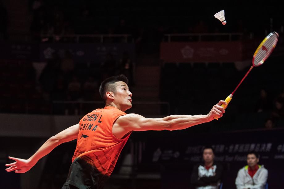 误地将球交 误地将球交